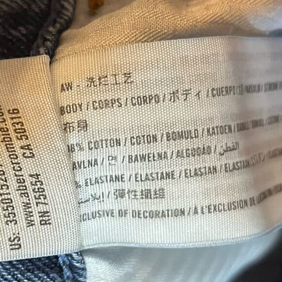 Hollister Distressed Ultra High Rise Mom Jeans Size 30/27 - Picture 10 of 10